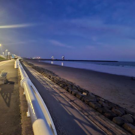 Driftmark Beachfront Location Aberavon Beach Sea Views Large Driveway Parking Private Site Fibre Optic Wi Fi Port Talbot Exterior foto